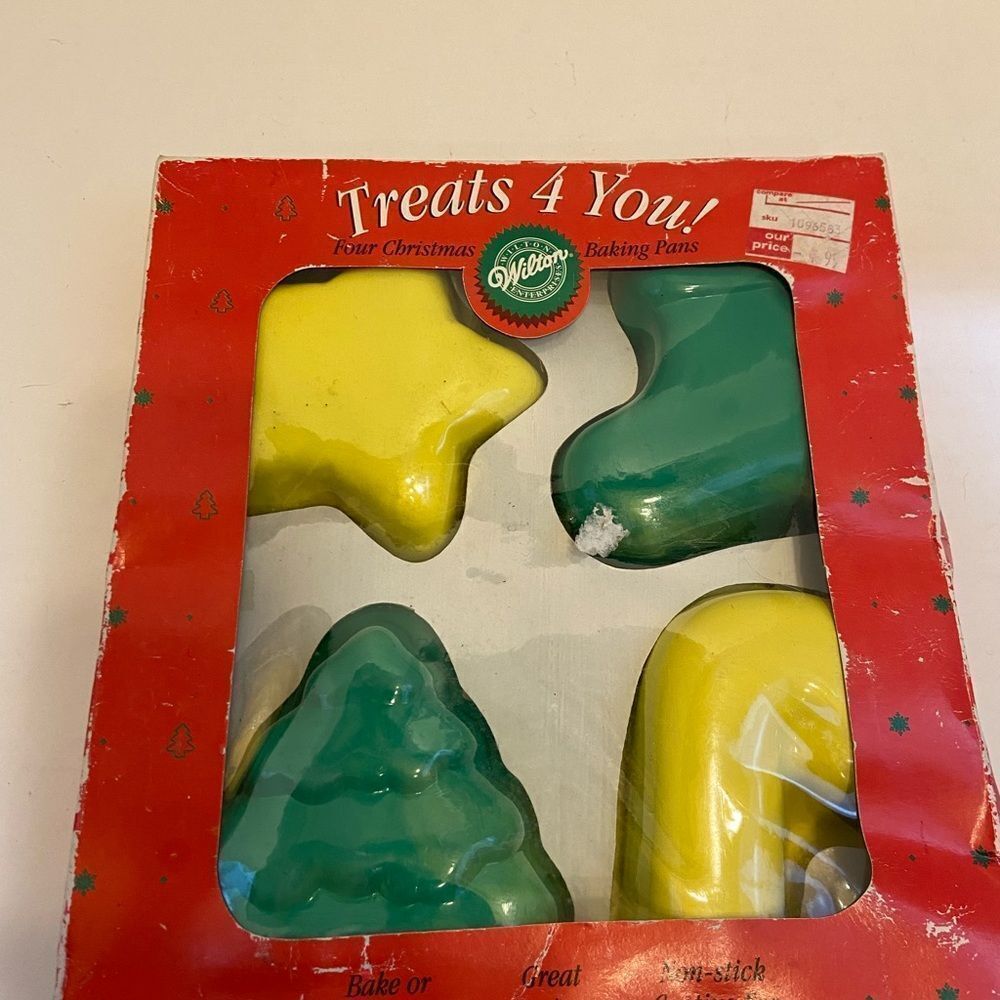 New vintage 4 mini baking shapes‎ Christmas non stick rare